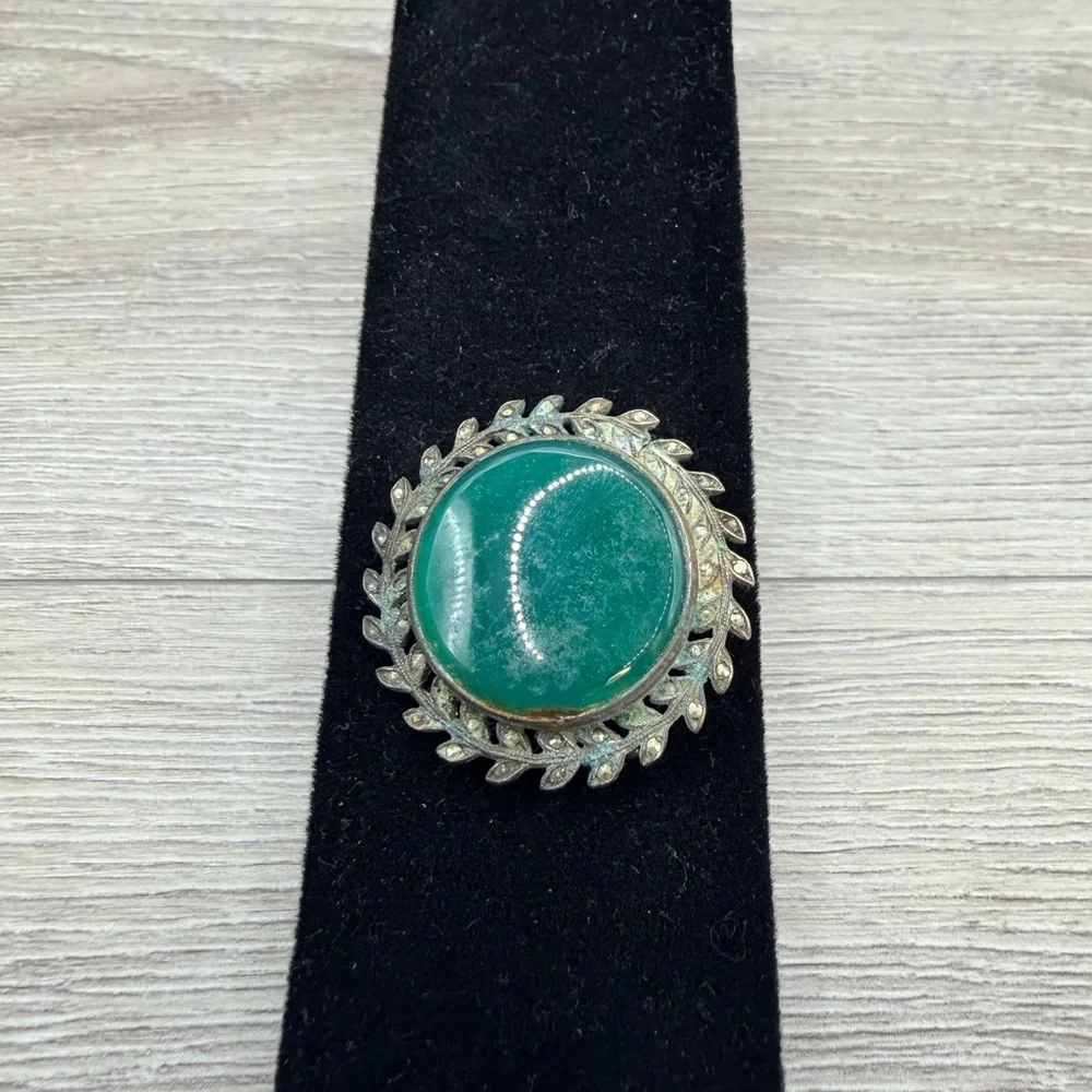 Elegant Silver‎ Tone and Green Women's Brooch
